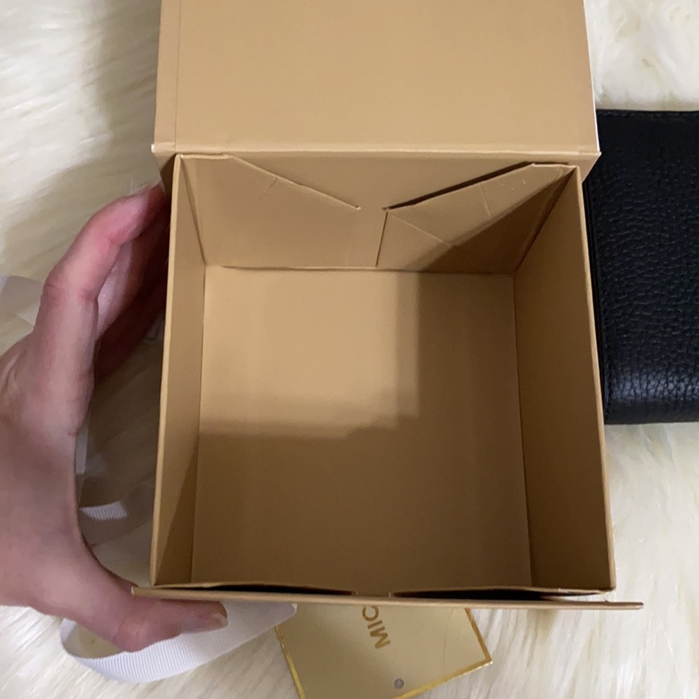 NWT Michael Kors Men’s Wallet - Picture 12 of 12